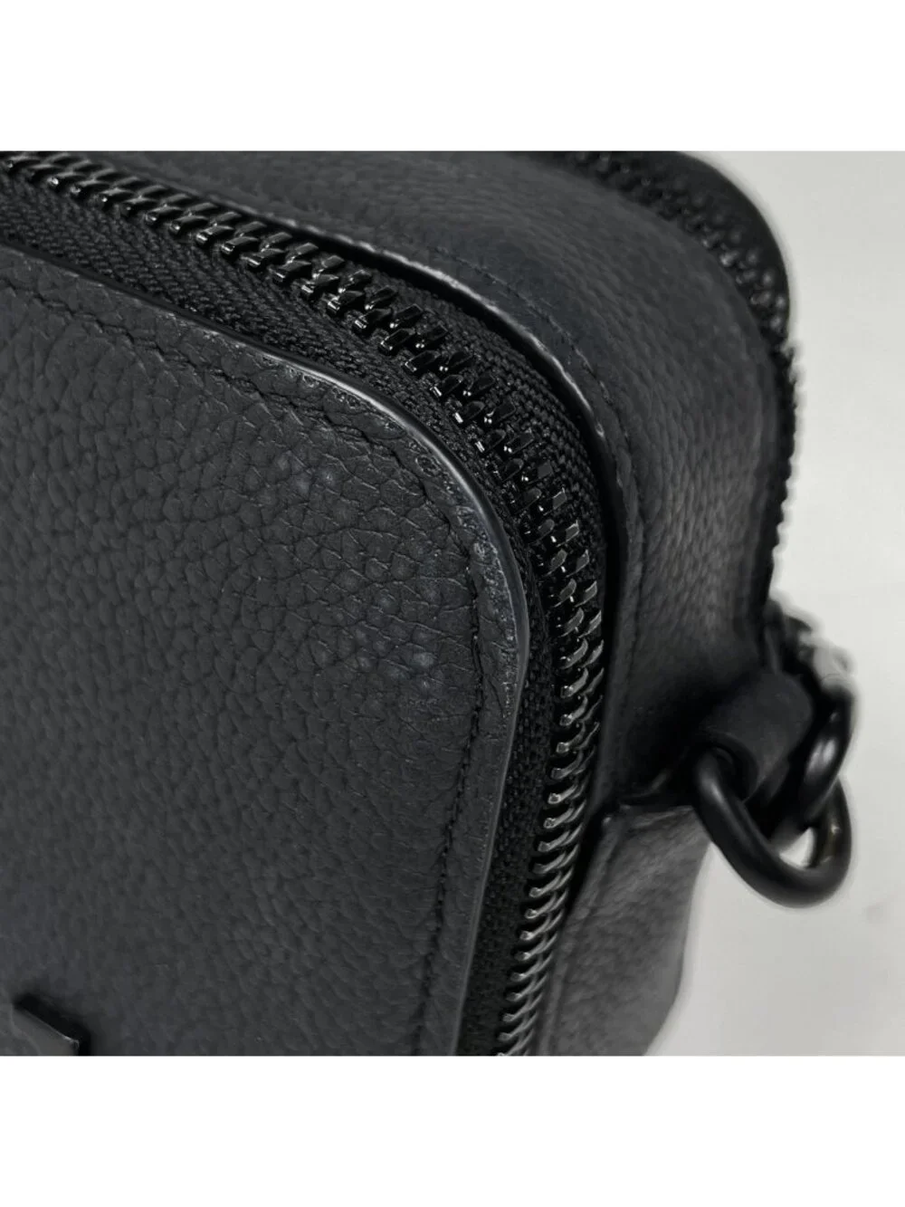Louis Vuitton Alpha Wearable Wallet Shoulder Bag LV Aerogram Leather Noir